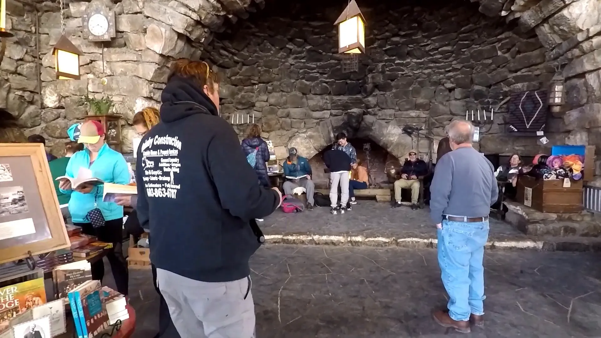 Hermit's Rest rock arches and souvenir shop