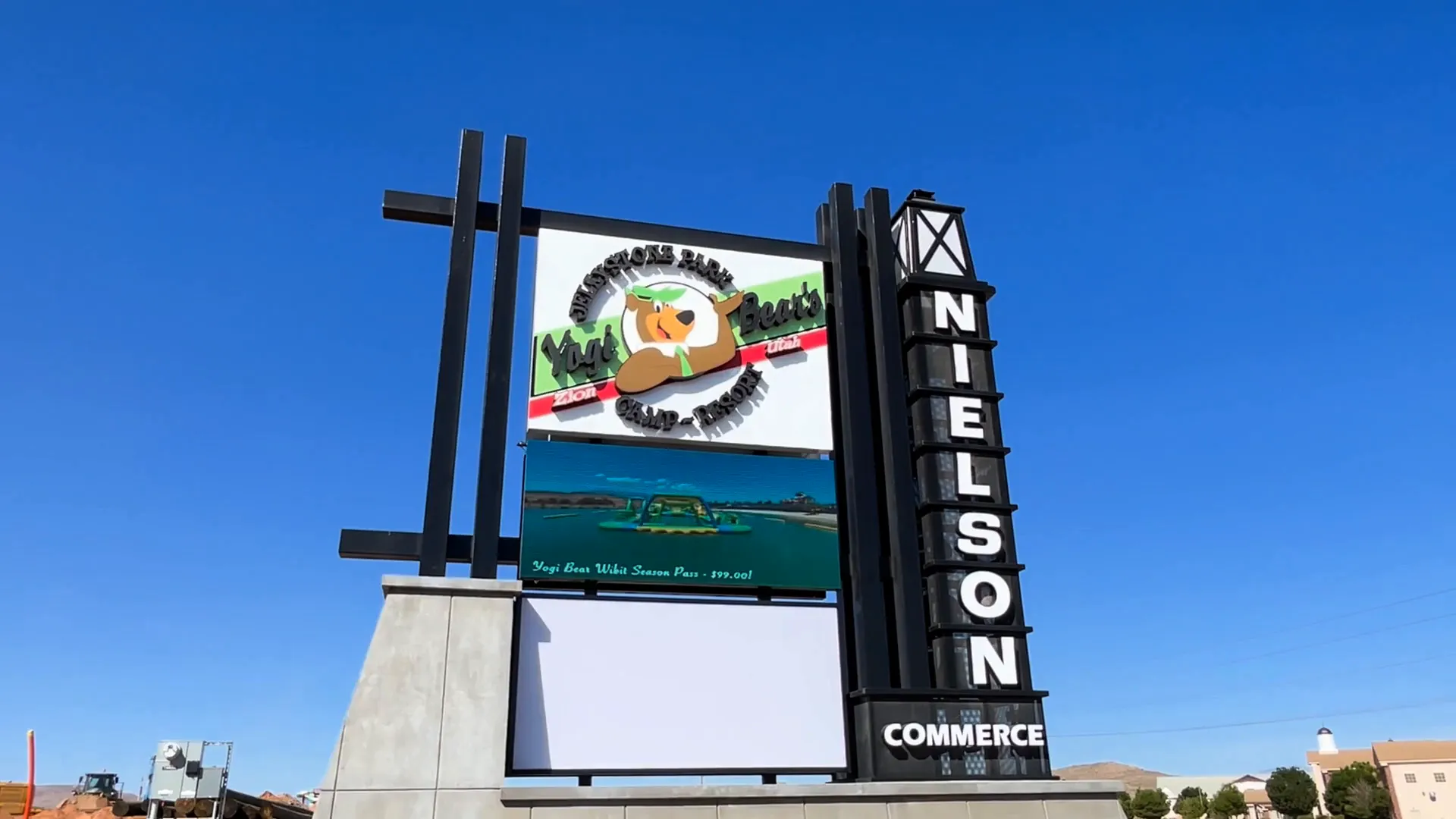 Entrance sign for Zion Utah Jellystone Park in Hurricane